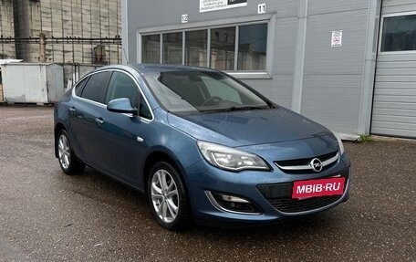 Opel Astra J, 2013 год, 940 000 рублей, 2 фотография