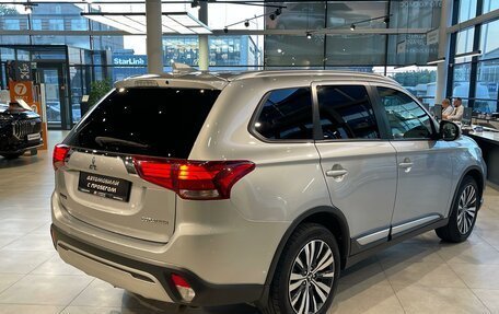 Mitsubishi Outlander III рестайлинг 3, 2019 год, 2 295 000 рублей, 8 фотография