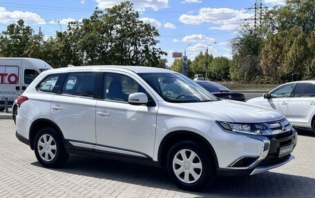 Mitsubishi Outlander III рестайлинг 3, 2017 год, 2 119 900 рублей, 1 фотография