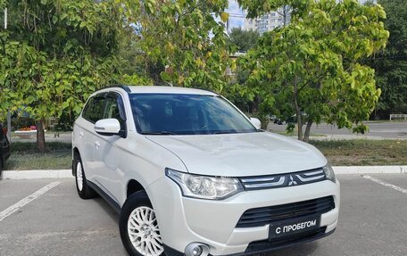 Mitsubishi Outlander III рестайлинг 3, 2013 год, 1 599 000 рублей, 3 фотография