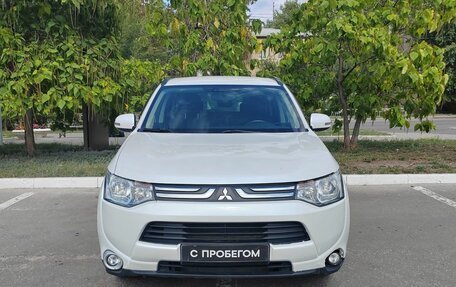 Mitsubishi Outlander III рестайлинг 3, 2013 год, 1 599 000 рублей, 2 фотография