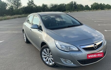 Opel Astra J, 2011 год, 870 000 рублей, 5 фотография