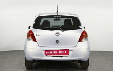 Toyota Vitz, 2010 год, 787 000 рублей, 3 фотография