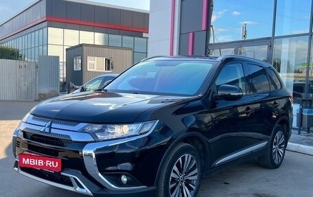 Mitsubishi Outlander III рестайлинг 3, 2020 год, 2 975 000 рублей, 7 фотография