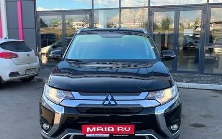 Mitsubishi Outlander III рестайлинг 3, 2020 год, 2 975 000 рублей, 8 фотография