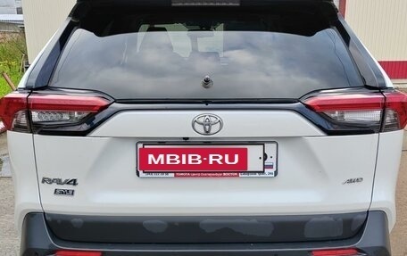 Toyota RAV4, 2021 год, 4 000 000 рублей, 5 фотография