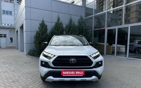 Toyota RAV4, 2024 год, 4 900 000 рублей, 2 фотография