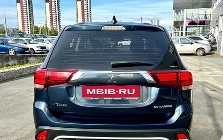 Mitsubishi Outlander III рестайлинг 3, 2019 год, 2 595 000 рублей, 4 фотография