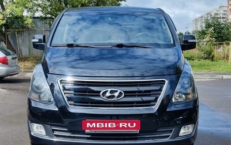 Hyundai Grand Starex Grand Starex I рестайлинг 2, 2017 год, 2 950 000 рублей, 2 фотография