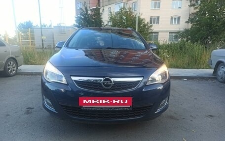 Opel Astra J, 2011 год, 950 000 рублей, 2 фотография