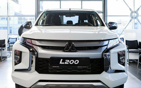 Mitsubishi L200 IV рестайлинг, 2023 год, 5 190 000 рублей, 2 фотография