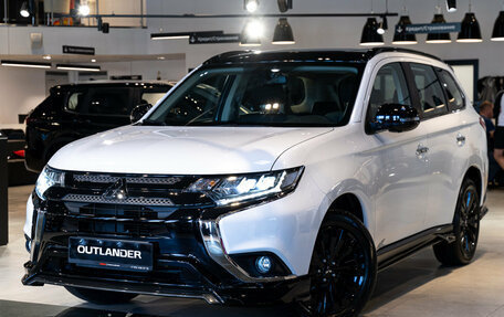 Mitsubishi Outlander III рестайлинг 3, 2022 год, 4 800 000 рублей, 2 фотография