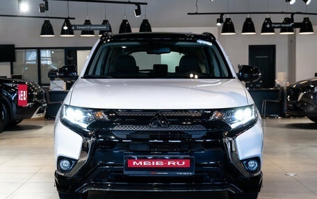 Mitsubishi Outlander III рестайлинг 3, 2022 год, 4 800 000 рублей, 3 фотография