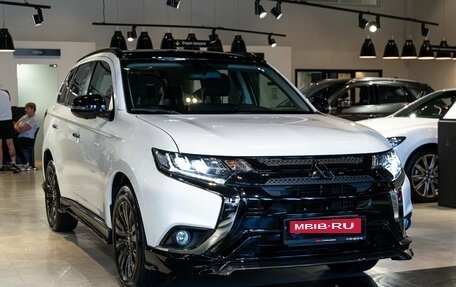 Mitsubishi Outlander III рестайлинг 3, 2022 год, 4 800 000 рублей, 4 фотография