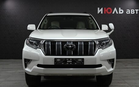 Toyota Land Cruiser Prado 150 рестайлинг 2, 2018 год, 4 230 000 рублей, 2 фотография