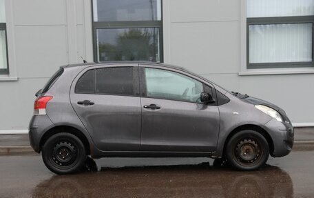 Toyota Yaris III рестайлинг, 2009 год, 399 000 рублей, 4 фотография