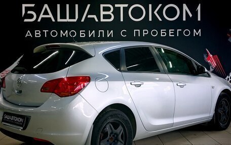 Opel Astra J, 2011 год, 750 000 рублей, 2 фотография