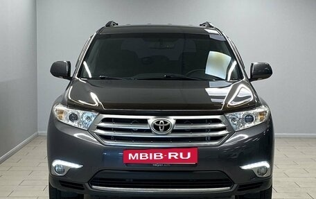 Toyota Highlander III, 2013 год, 2 445 000 рублей, 2 фотография