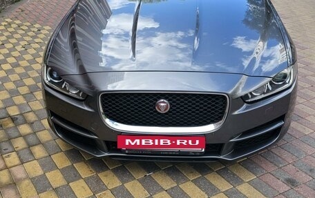 Jaguar XE I рестайлинг, 2015 год, 2 100 000 рублей, 4 фотография