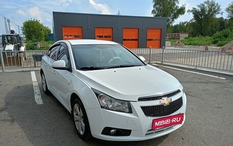 Chevrolet Cruze II, 2010 год, 965 000 рублей, 3 фотография