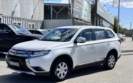 Mitsubishi Outlander III рестайлинг 3, 2017 год, 2 119 900 рублей, 3 фотография