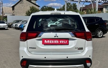 Mitsubishi Outlander III рестайлинг 3, 2017 год, 2 119 900 рублей, 6 фотография