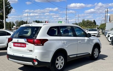 Mitsubishi Outlander III рестайлинг 3, 2017 год, 2 119 900 рублей, 4 фотография