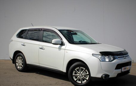 Mitsubishi Outlander III рестайлинг 3, 2014 год, 1 570 000 рублей, 3 фотография