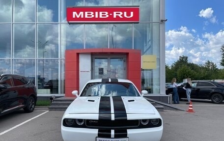 Dodge Challenger III рестайлинг 2, 2012 год, 2 495 000 рублей, 2 фотография