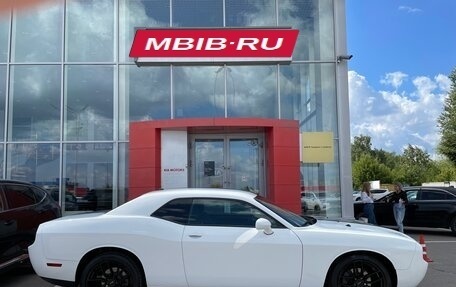 Dodge Challenger III рестайлинг 2, 2012 год, 2 495 000 рублей, 4 фотография