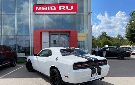 Dodge Challenger III рестайлинг 2, 2012 год, 2 495 000 рублей, 6 фотография