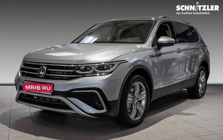 Volkswagen Tiguan II, 2022 год, 7 740 000 рублей, 1 фотография