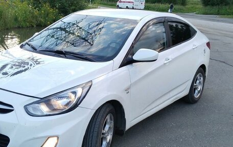 Hyundai Solaris II рестайлинг, 2013 год, 850 000 рублей, 2 фотография