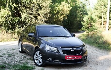 Chevrolet Cruze II, 2010 год, 975 000 рублей, 2 фотография