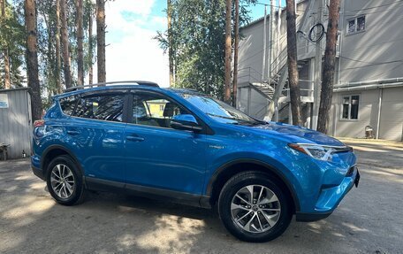 Toyota RAV4, 2017 год, 2 980 000 рублей, 4 фотография