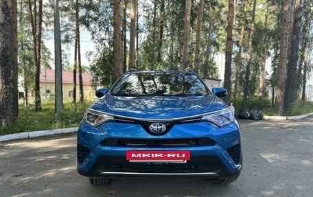 Toyota RAV4, 2017 год, 2 980 000 рублей, 2 фотография