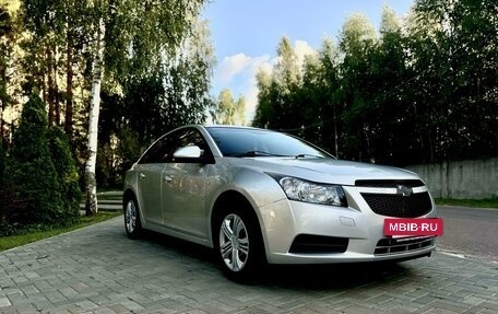 Chevrolet Cruze II, 2010 год, 820 000 рублей, 3 фотография