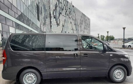 Hyundai H-1 II рестайлинг, 2020 год, 3 900 000 рублей, 2 фотография