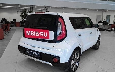 KIA Soul II рестайлинг, 2018 год, 2 100 000 рублей, 5 фотография