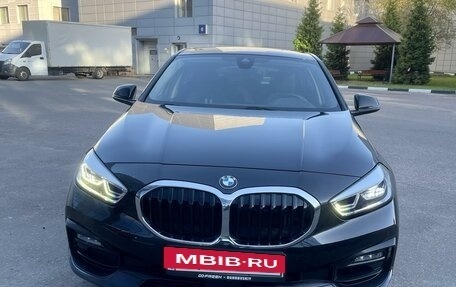 BMW 1 серия, 2020 год, 2 598 000 рублей, 2 фотография