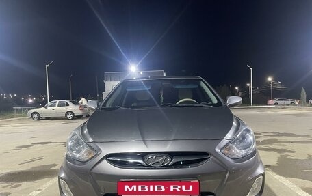 Hyundai Solaris II рестайлинг, 2014 год, 1 100 000 рублей, 2 фотография