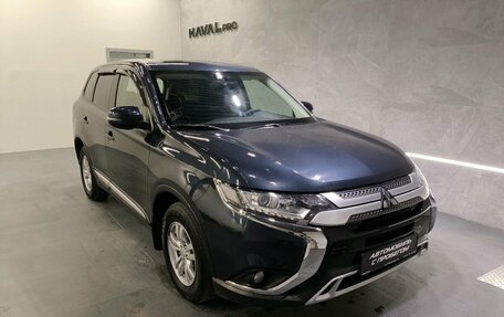 Mitsubishi Outlander III рестайлинг 3, 2019 год, 2 199 000 рублей, 3 фотография