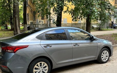 Hyundai Solaris II рестайлинг, 2019 год, 1 350 000 рублей, 2 фотография