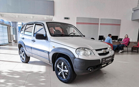 Chevrolet Niva I рестайлинг, 2010 год, 500 000 рублей, 3 фотография