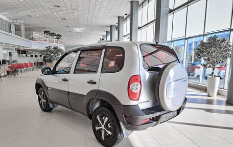 Chevrolet Niva I рестайлинг, 2010 год, 500 000 рублей, 7 фотография