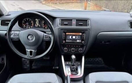 Volkswagen Jetta VI, 2012 год, 1 500 000 рублей, 3 фотография