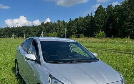 Hyundai Solaris II рестайлинг, 2012 год, 850 000 рублей, 4 фотография