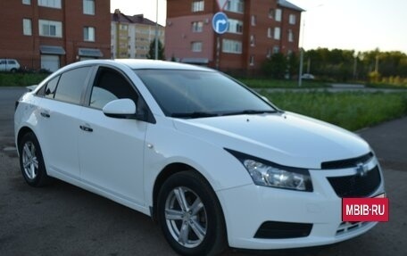 Chevrolet Cruze II, 2011 год, 649 000 рублей, 3 фотография