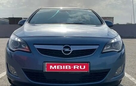 Opel Astra J, 2010 год, 860 000 рублей, 2 фотография