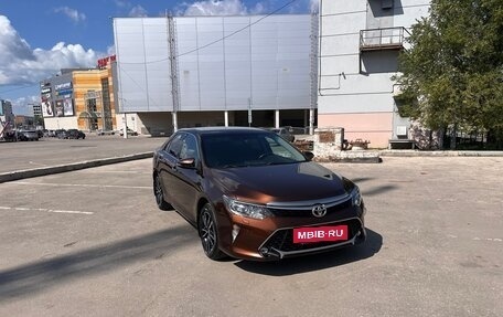 Toyota Camry, 2017 год, 2 450 000 рублей, 6 фотография